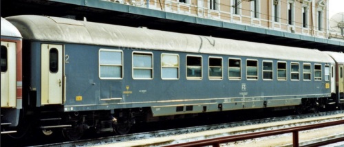 Tipo 1970 Ristoro (compartimento grande) con carenatura ridotta nel 1994 a Bari - Foto © Marcello La Penna da Flickr