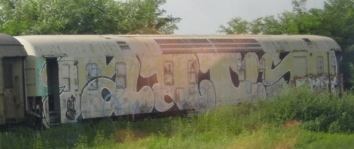 Bagagliaio Generatore abbandonato e orribilmente graffitato nel 2009 a Camposanpiero (PD) - Foto dal forum di trainsimhobby 